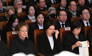 與인사 모인 故이해찬 49재…정청래 “지방선거 압승 책무 이어갈 것”