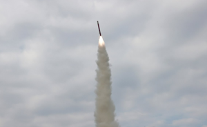 日방위성 “북한 탄도미사일 동해안 부근 낙하”…한번에 10발 이상 도발