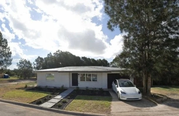 머스크 자택 외관. 디마 제뉴크 X 캡처