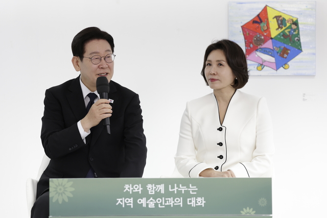 이재명 대통령이 15일 경남 창원시 마산합포구 창동예술촌 아트센터에서 열린 창원 지역예술인과의 대화에서 발언하고 있다. 청와대통신기자단