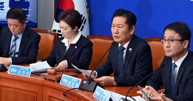 최고위서 발언하는 정청래 대표