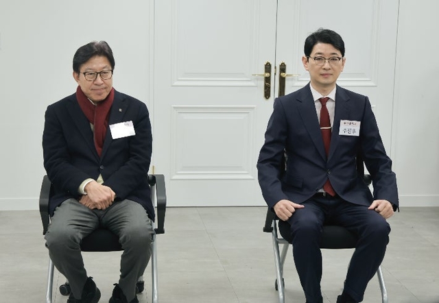 6·3 지방선거 부산시장에 도전하는 박형준 부산시장(왼쪽)과 국민의힘 주진우 의원. 연합뉴스