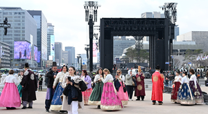 피부색·국적 다른 아미들… “BTS의 나라에서 우린 연결됐죠”