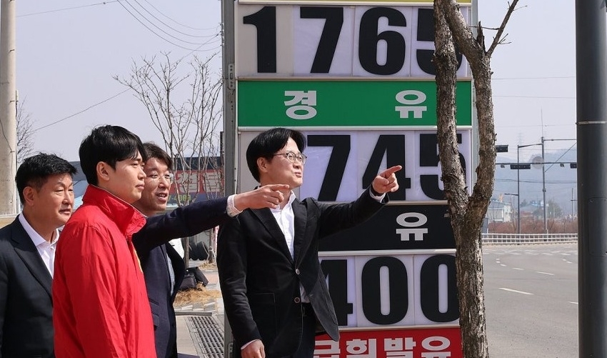 직영 주유소가 '이럴수가', 판매가 인상에 화난 장관..."정유사에 책... - 뉴스 썸네일 이미지