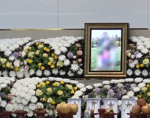 “그 곳에선 행복하기를”...동반 사망 울산 일가족 5명 눈물의 발인