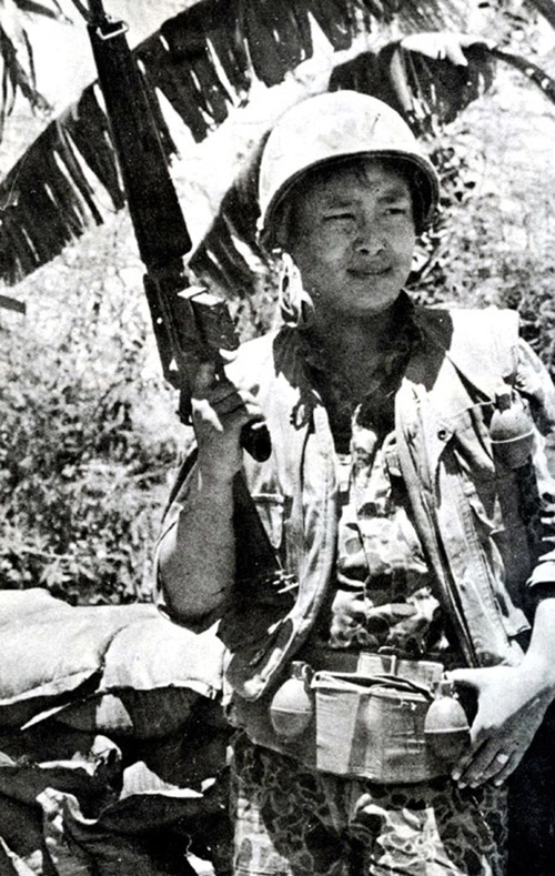 남진이 1960년대 말 베트남전에 참전했을 때의 모습.