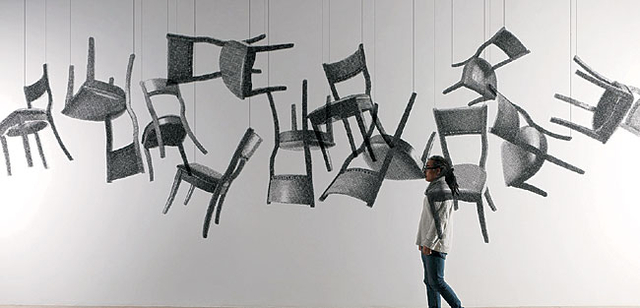 박승모 ‘있음과 없음’, 640×4×210㎝, 스테인리스스틸 망, 2018.
