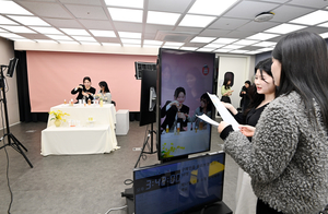 생방송 진행하는 ‘대학생 쇼호스트’… 상품 기획부터 판매까지 실습[‘청년도약 프로젝트’ 현장을 가다]