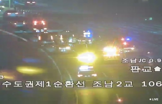 사고 당시 CCTV 모습. 한국도로공사 CCTV 캡처