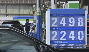 기름값 2000원 시대… “1원이라도 싸게” 주유소앞 장사진
