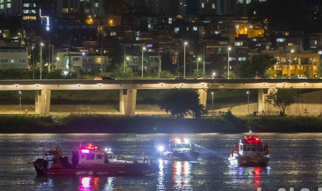 [속보]한강유람선 반포대교 강바닥 걸려 멈춰…승객 359명 전원 구조