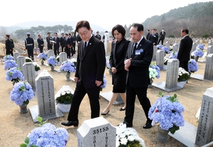 野 “이재명 대통령, 천안함 유족에 비수 꽂고 면박”
