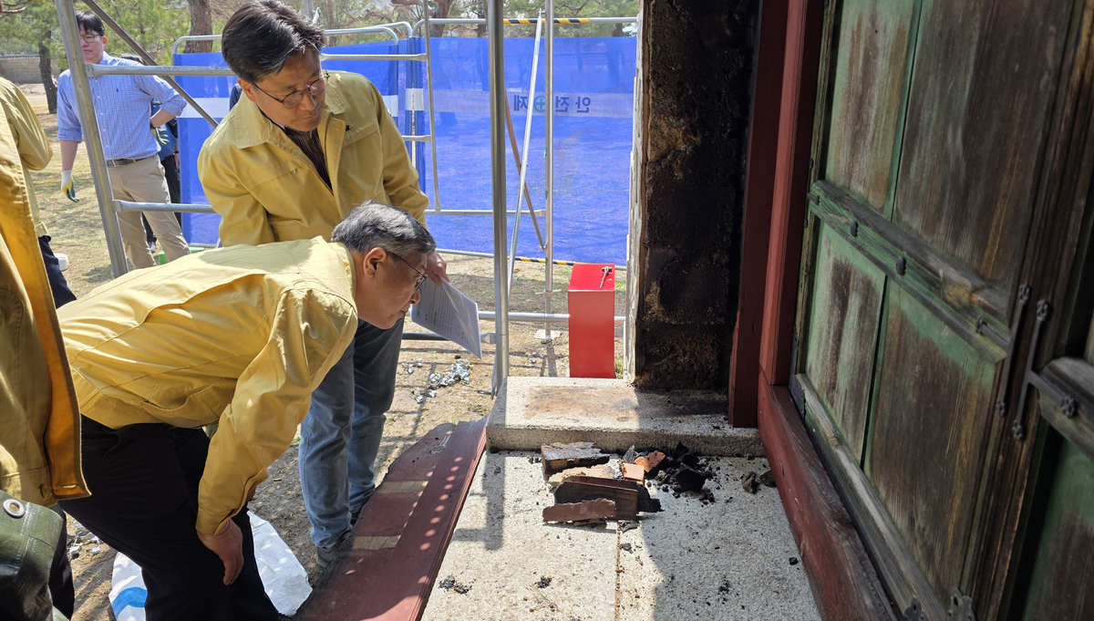 [속보]경복궁 자선당 화재, 15분 만에 진화…자연발화 가능성 무게