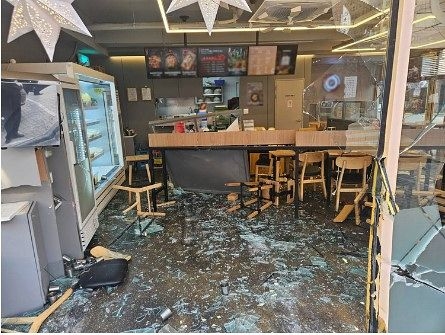 지난 27일 서울 강남 압구정역 인근 골목에서 80대 운전자가 몰던 차량이 돌진해 부서진 식당. 강남경찰서