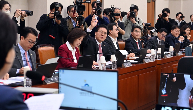 “발언 요청합니다”