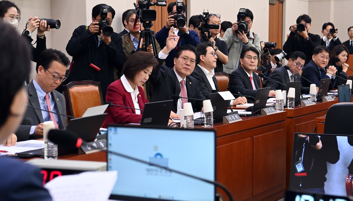 민주, 대장동 일당 증인 등 ‘일방통행’… 국힘 “이 대통령 공소취소 빌드업”