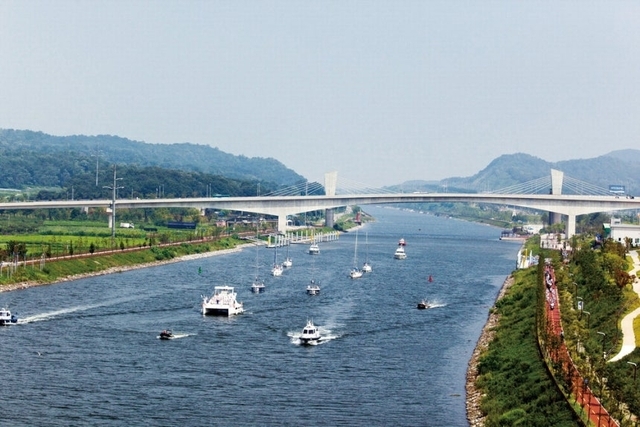 서울 한강~경기 김포~인천 서해를 잇는 경인아라뱃길. 한국수자원공사
