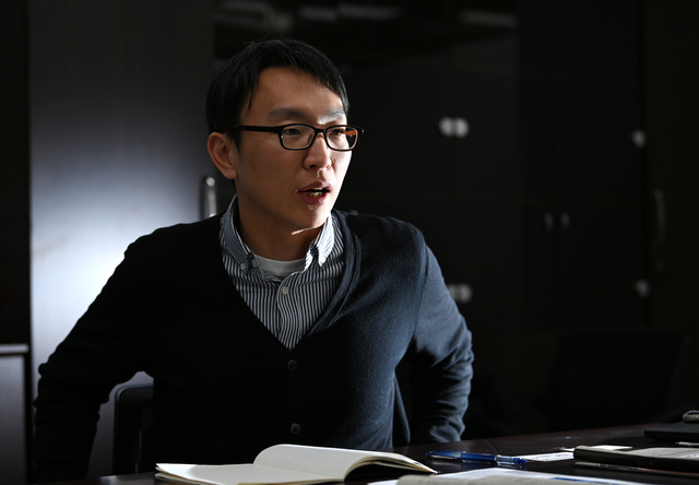 ‘저속노화’ 전문가로 잘 알려진 정희원 박사가 지난해 11월 문화일보와 인터뷰를 진행하고 있다. 윤성호 기자