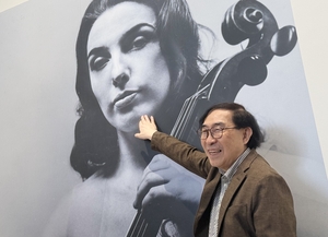 “무어만 TV브라 착용 돕다 혼나” 백남준 조카 하쿠타 켄