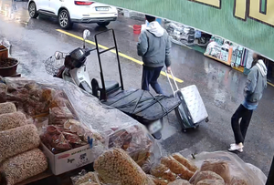 CCTV에 잡힌 캐리어 시신 피의자