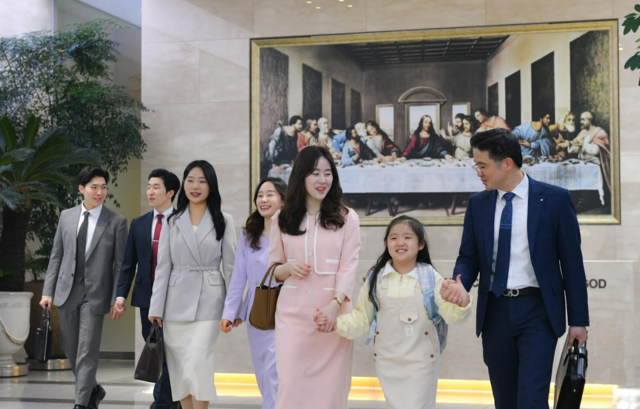 ‘유월절 대성회’를 위해 ‘ 새예루살렘 판교성전’ 를 방문한 신자들. 하나님의 교회 제공