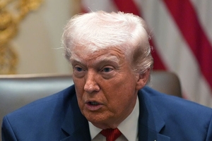 트럼프 “이란 우라늄 농축 불가…무기 공급하면 50% 관세”