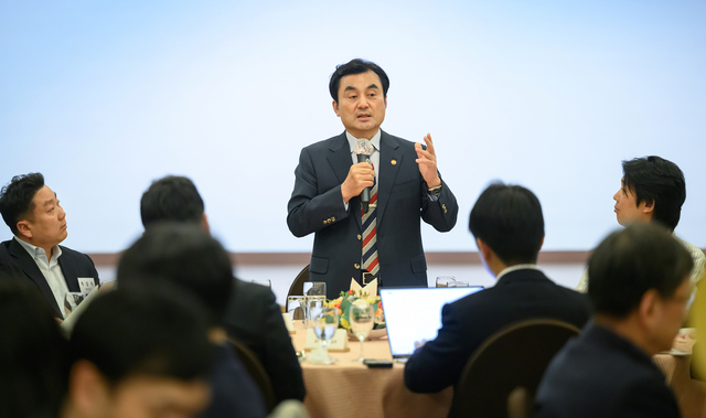 안보 불안 높아지는데… 최전방 병력 줄이겠다는 국방장관