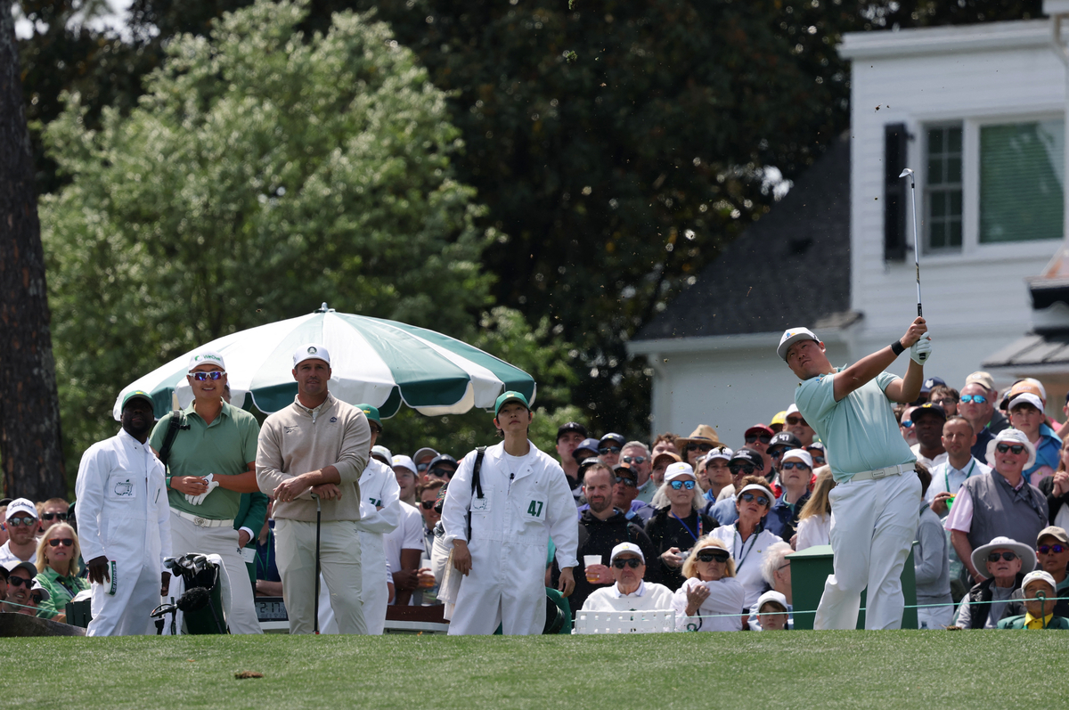 파3 콘테스트에서 임성재의 샷을 바라보는 송중기