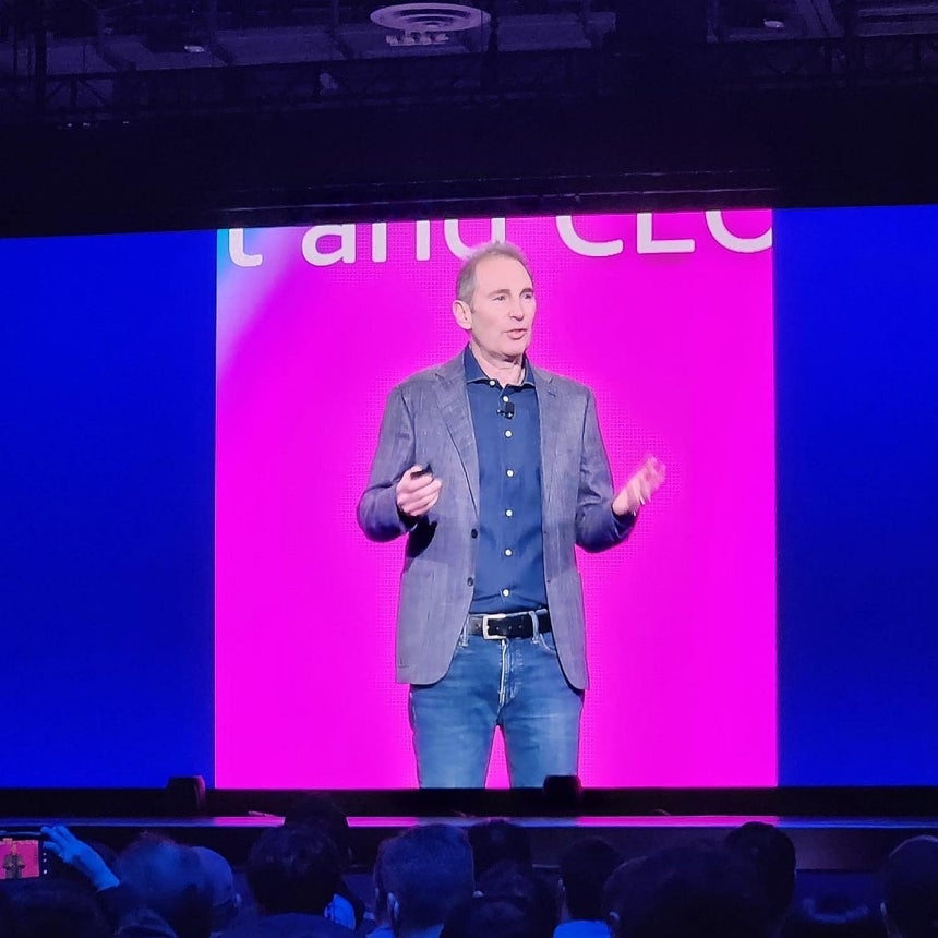 아마존 CEO “AI, 일생유일 기회…2천억달러 투자 직감에 따른 것 아니다”