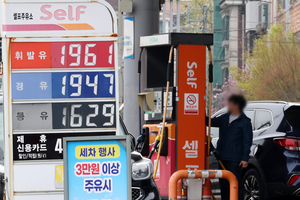 고유가 지원금, 27일부터 ‘취약계층’에만 지급…최대 60만 원 받지만 아무 데서나 못 써