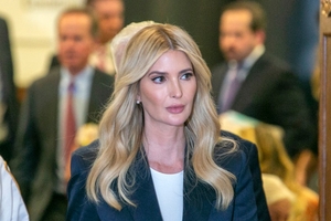 골프장 수영장서 아버지 암살시도 TV로 봤다던 이방카…“범인 용서”