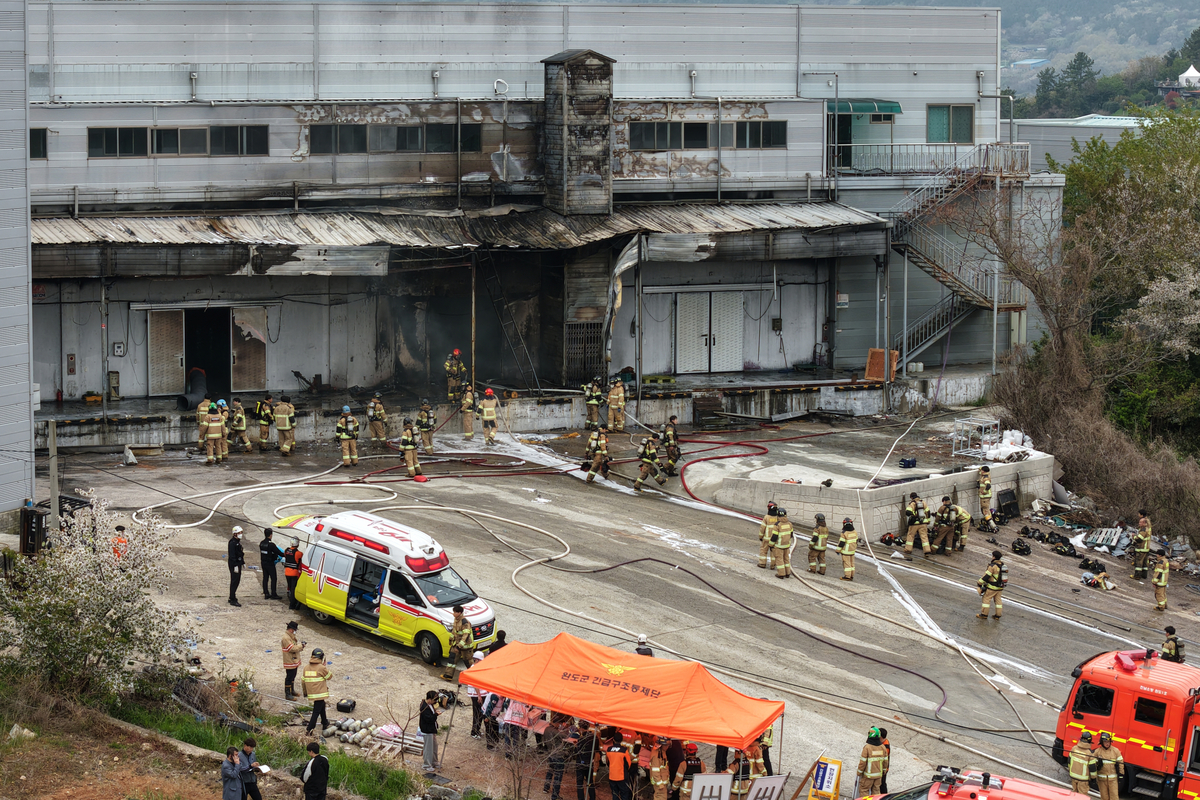 [속보]완도서 소방관 2명, 화재 현장 고립돼 사망