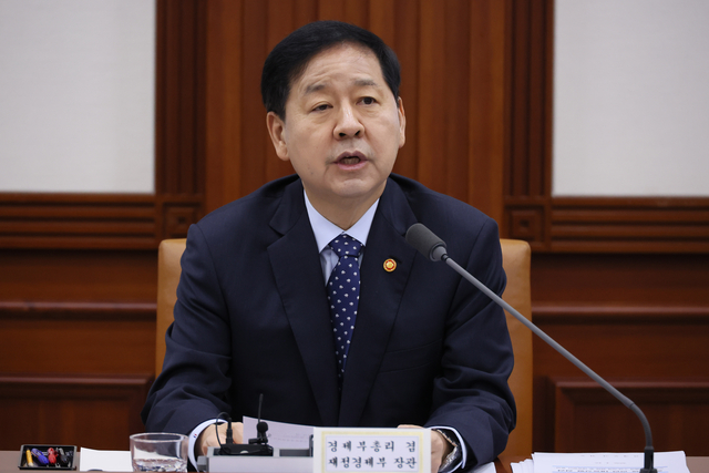 구윤철 부총리 겸 재정경제부 장관이 10일 서울 종로구 정부서울청사에서 열린 비상경제본부회의 겸 경제관계장관회의에서 발언하고 있다. 연합뉴스