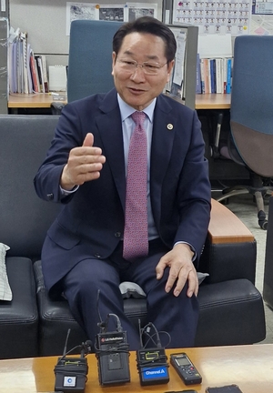 유정복 “인천공항공사 통합, 발전 저해… 박찬대 발언은 거짓”