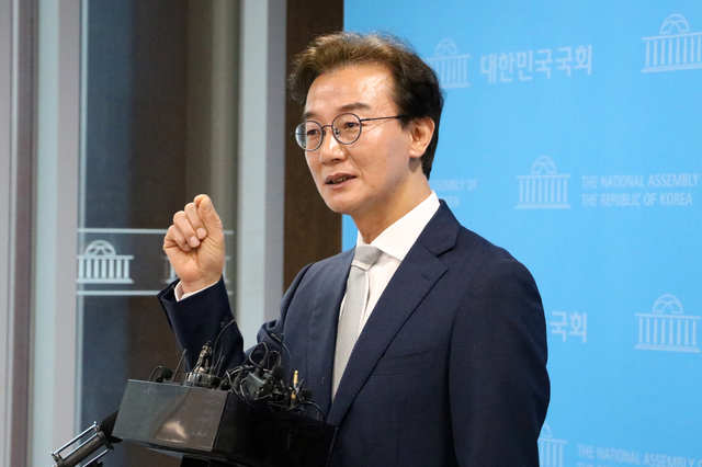 전재수 더불어민주당 부산시장 후보가 지난 13일 국회 소통관에서 후보 확정 기자회견을 열고 “해양수도 부산의 꿈을 반드시 완성하겠다”며 비전을 밝히고 있다. 전재수 캠프 제공