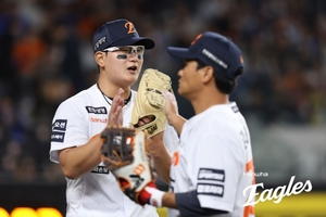 “마치 처음 던지는 투수 같았다” 결국 칼 빼든 김경문 감독…김서현→외인 쿠싱 마무리 교체