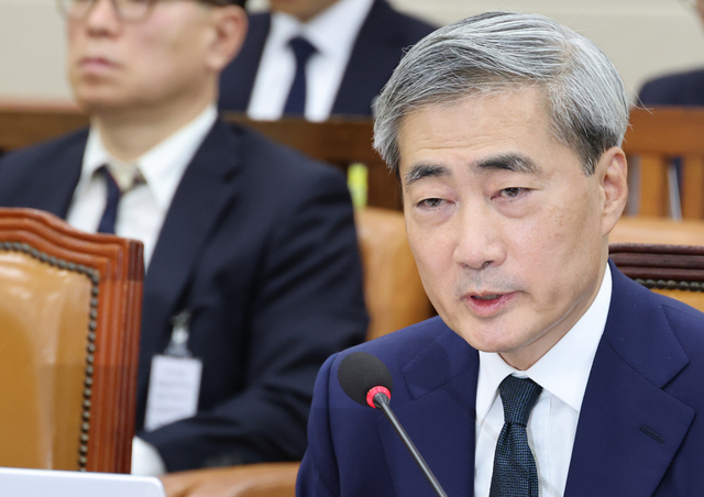 신현송 한국은행 총재 후보자가 15일 국회 재정경제기획위원회에서 열린 인사청문회에서 의원 질의에 답하고 있다. 연합뉴스