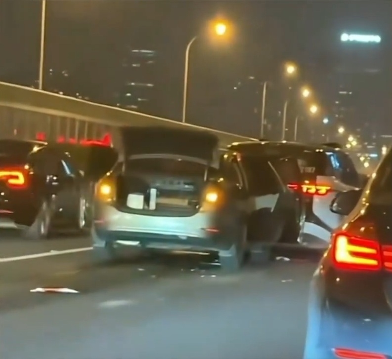 로보택시에 갇히고 업무스킬 복제해 직원 해고… ‘AI실험장’된 대륙[박세희의 ‘차이나 스캔’]