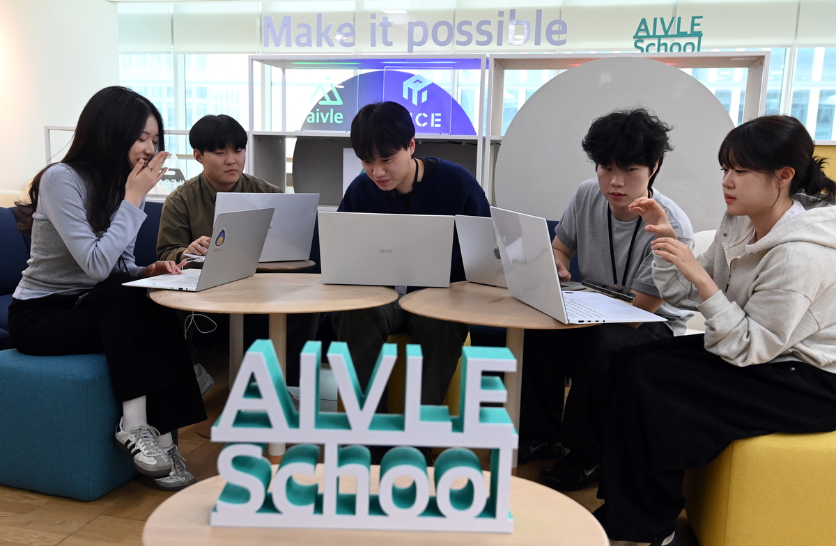 ‘에이블스쿨’서 AI 현장실무교육… 취업 후 “경력직 같은 신입” 평가[‘청년도약 프로젝트’ 현장을 가다]