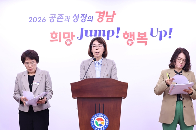 이미화 경남도 산업국장이 지난 16일 도청 프레스롬에서 창업페스티벌 ‘GSAT 2026’ 에 대해 설명하고 있다. 경남도청 제공