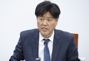 ‘李의 남자’ 김용 정치행보에… 친명도 찬반 엇갈려