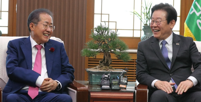 이재명(오른쪽) 대통령, 홍준표 전 대구시장. 연합뉴스