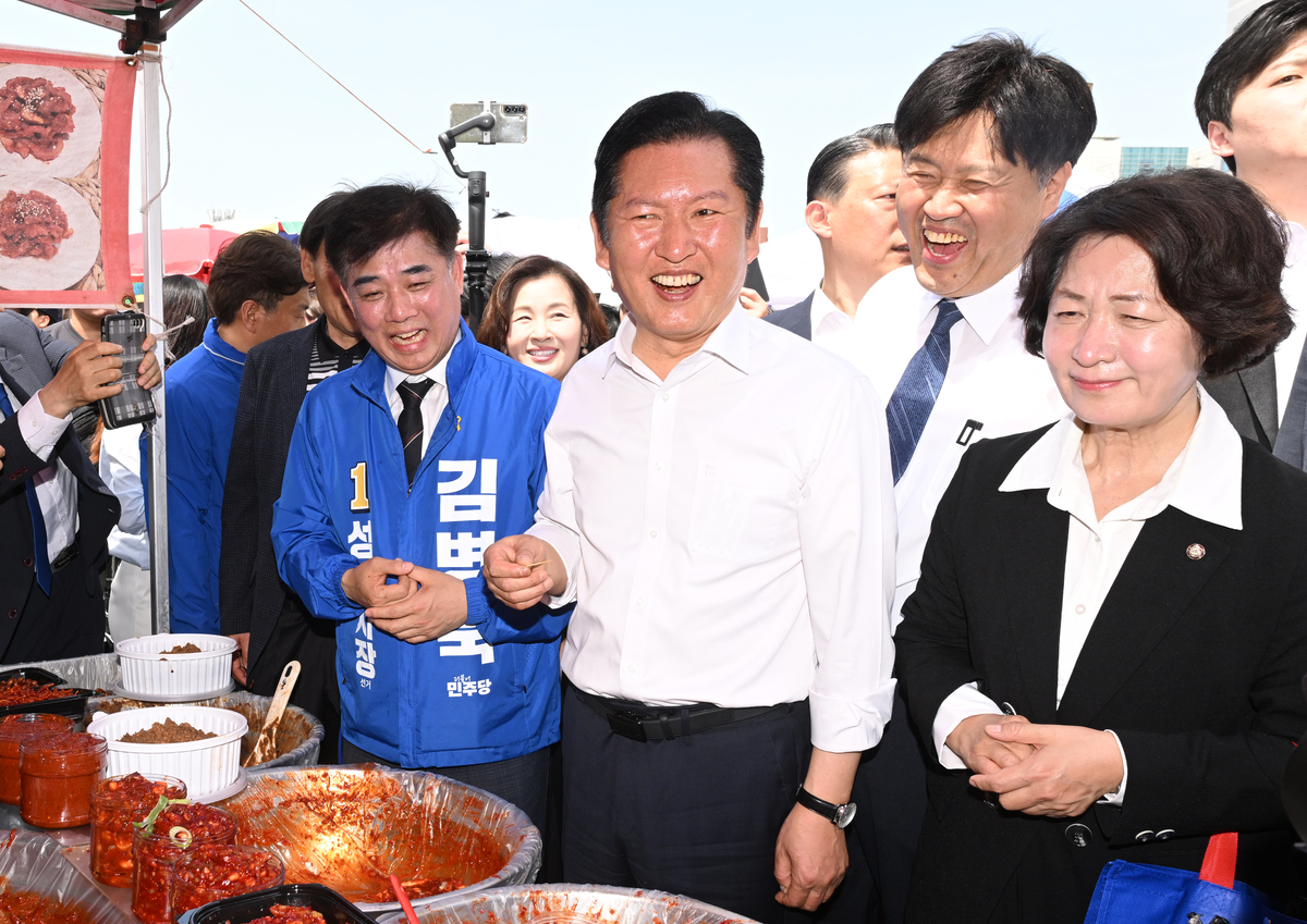 성남 찾은 정청래, 추미애·김용과 함께 했다