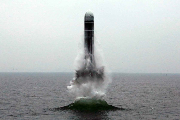 북한의 잠수함발사탄도미사일(SLBM) ‘북극성-3형’ . 조선중앙통신 캡처