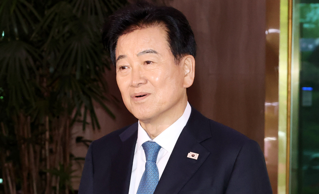 정동영 통일부 장관이 20일 서울 종로구 정부서울청사에서 ‘북한 구성시 핵시설’ 발언과 관련해 입장을 밝히고 있다. 뉴시스