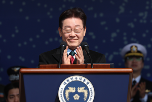 [속보]李 국정수행 긍정 65.5%…취임 후 최고-리얼미터