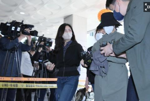 2022년 4월 경찰에 검거된 이은해 모습. 연합뉴스