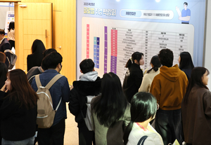 ‘엄마, 미안해’…30세 미만 청년 45만 명 ‘그냥 집에 있다’