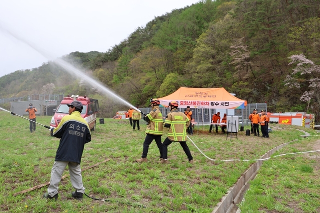 다목적산불진화차 방수 시연 모습. 경북소방본부 제공