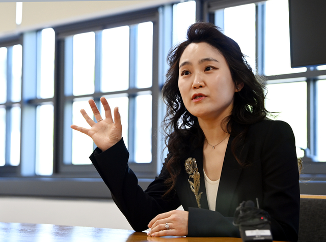 장한나 신임 예술의전당 사장이 24일 오전 서울 종로구 국립현대미술관 내 문화체육관광부 사무실에서 임명장을 받은 후 소감을 밝히고 있다.  박윤슬 기자